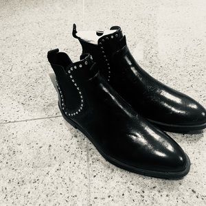 Zara Boot never been worn !